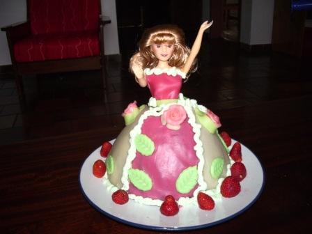 Gâteau Barbie 3D pâte d'amande simple